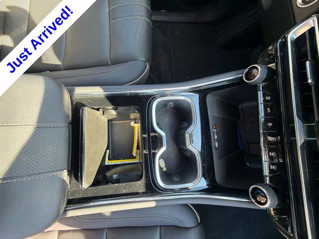 Used 2025 Chevrolet Traverse High Country FWD image 32