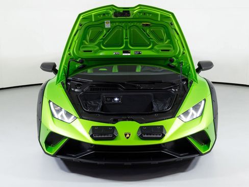 Used 2024 Lamborghini Huracan Sterrato image 15