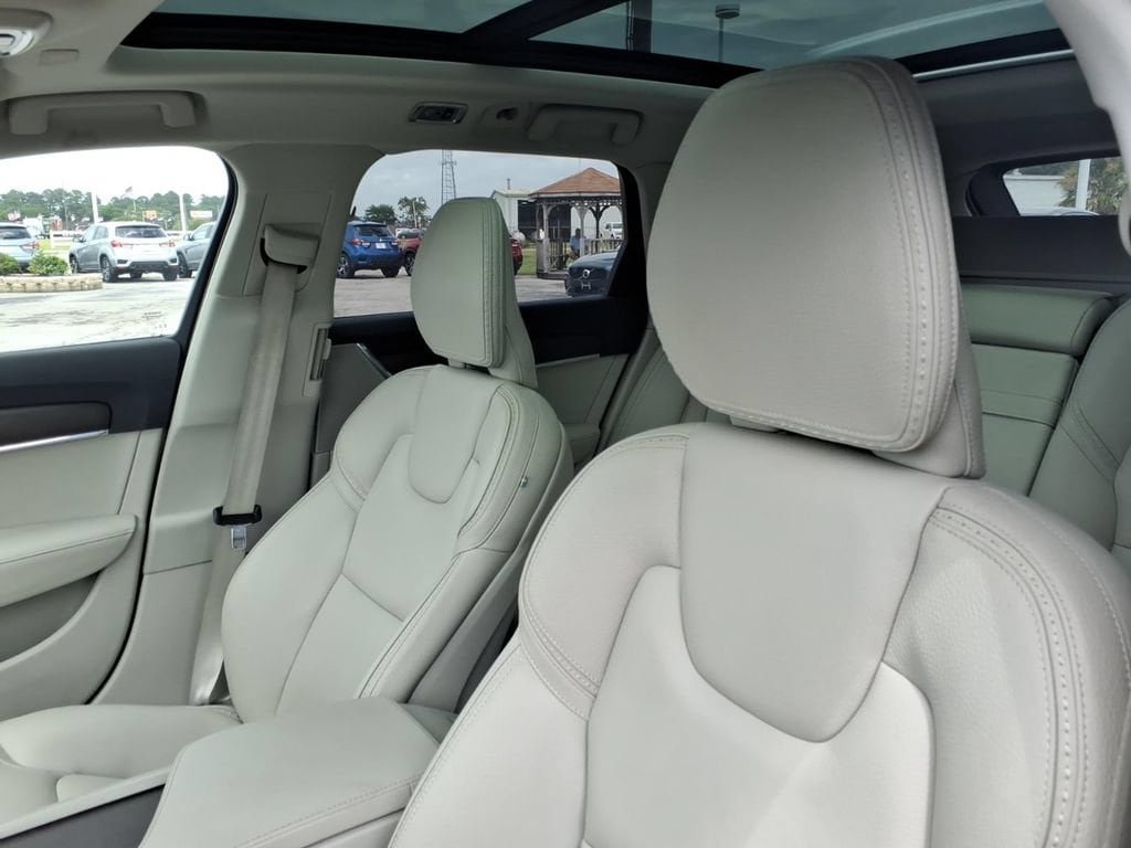 Used 2020 Volvo V90 T6 Cross Country AWD/4WD image 16