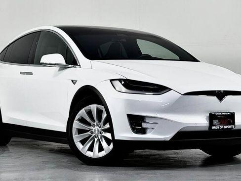 Used 2018 Tesla Model X 75D image 2