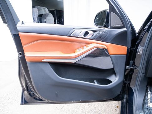 Used 2019 BMW X7 xDrive50i w/ M Sport Package AWD/4WD image 16