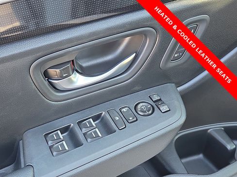 Used 2025 Honda Pilot Black Edition image 15