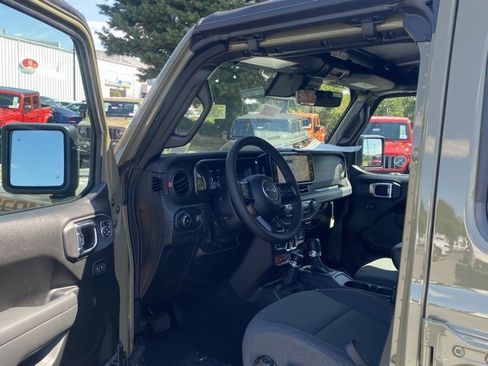 New 2025 Jeep Wrangler Rubicon w/ Technology Group image 14