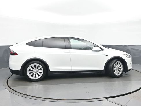 Used 2018 Tesla Model X 75D image 6