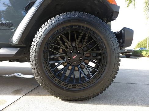 Used 2025 Jeep Wrangler Unlimited Sport AWD/4WD image 26