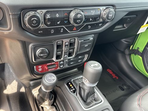 New 2025 Jeep Wrangler Unlimited Rubicon image 23