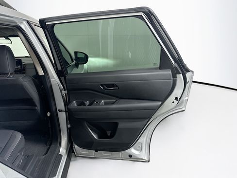 Used 2025 Nissan Pathfinder SV FWD image 33