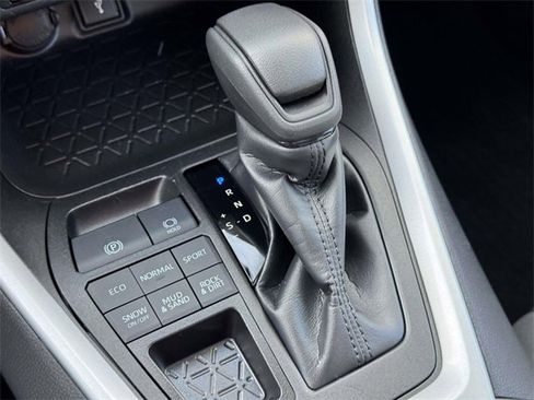 Used 2022 Toyota RAV4 XLE image 31