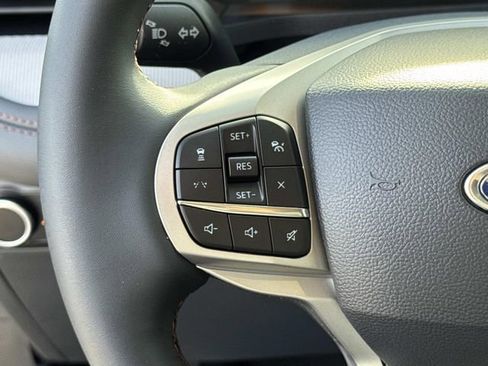 Used 2025 Ford Explorer Active image 24