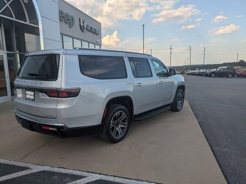 Used 2023 Jeep Wagoneer L Series II image 6