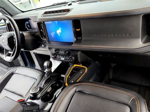 Used 2024 Ford Bronco Badlands image 14