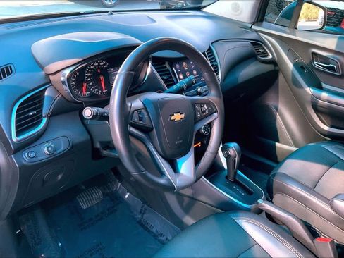 Used 2021 Chevrolet Trax LT w/ LT Convenience Package image 17