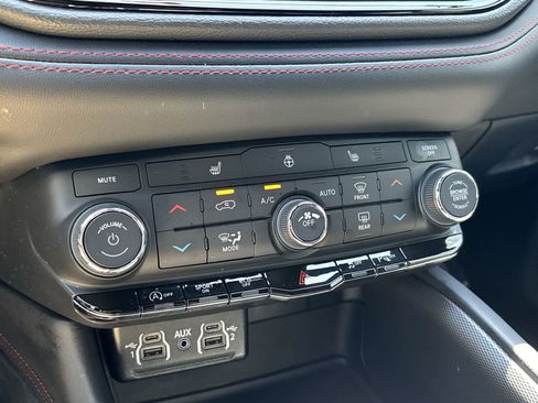 Used 2025 Dodge Durango GT AWD/4WD image 24