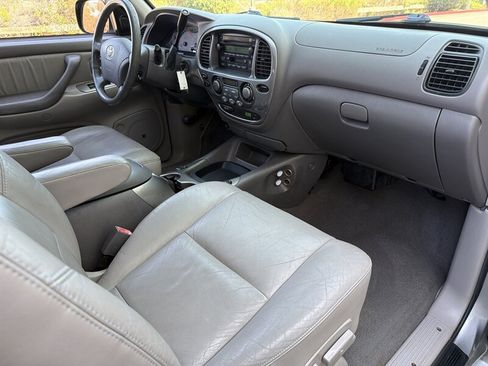 Used 2004 Toyota Sequoia Limited RWD image 20