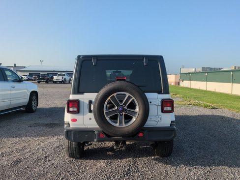 Used 2019 Jeep Wrangler Unlimited Sahara AWD/4WD image 6