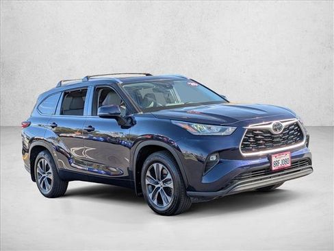 Used 2020 Toyota Highlander XLE FWD image 4