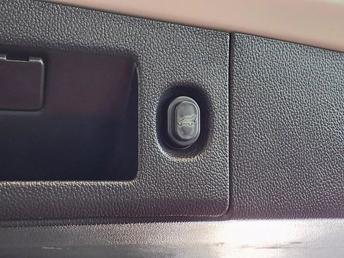 Used 2015 Cadillac Escalade Premium AWD/4WD image 7