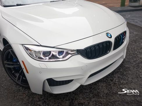 Used 2017 BMW M4 Convertible image 15