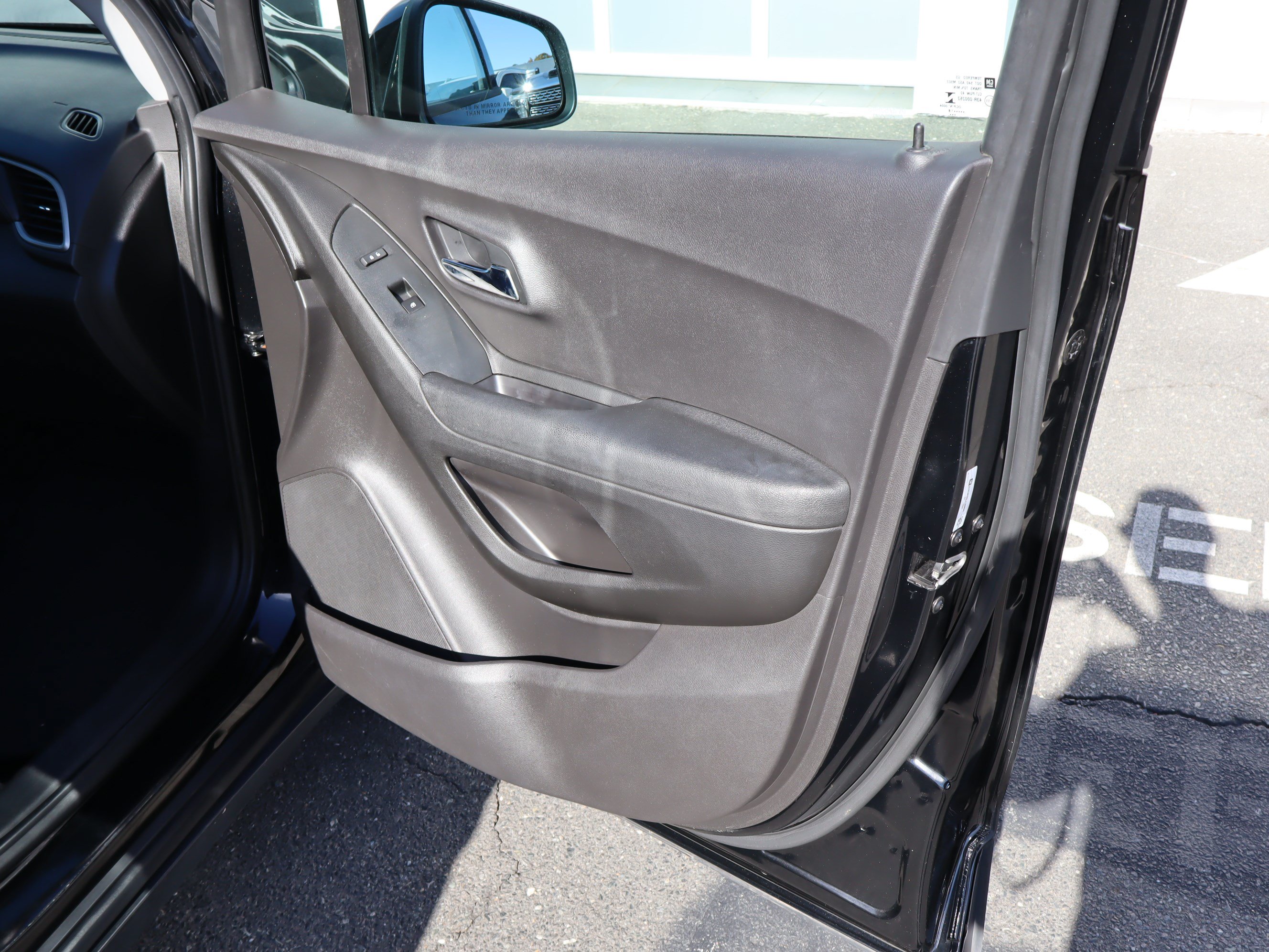 Used 2018 Chevrolet Trax LS FWD image 34