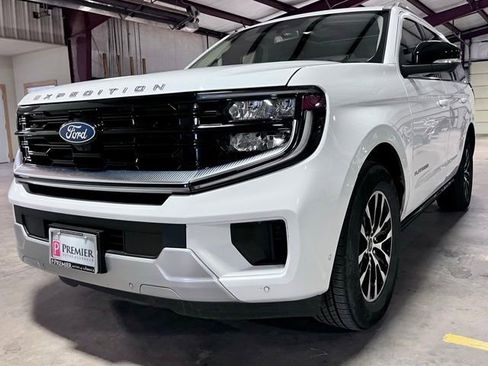 Used 2025 Ford Expedition Platinum AWD/4WD image 7