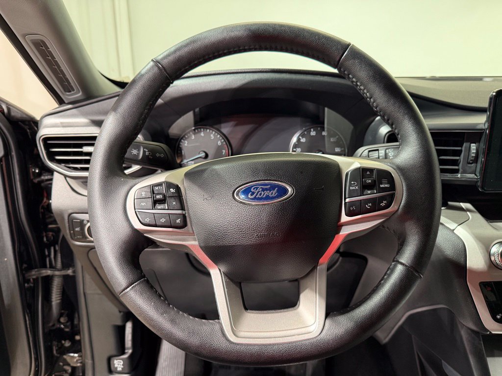 Used 2024 Ford Explorer XLT w/ Equipment Group 202A AWD/4WD image 25