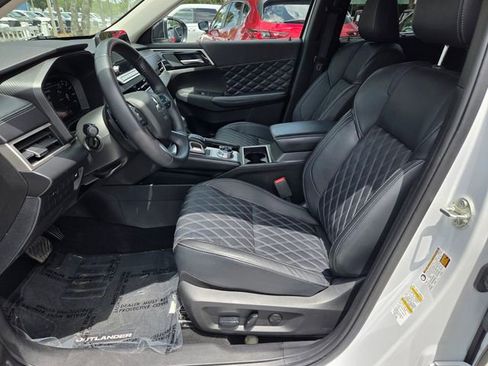 Used 2024 Mitsubishi Outlander SEL FWD image 3