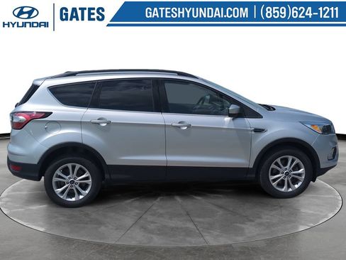 Used 2018 Ford Escape SE AWD/4WD image 3
