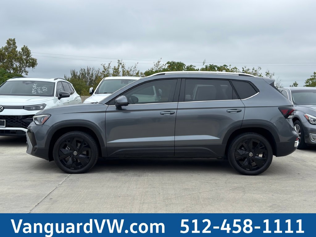 Used 2025 Volkswagen Taos SE FWD image 4