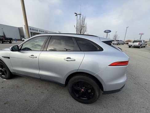 Used 2019 Jaguar F-PACE Premium image 6