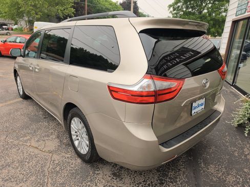 Used 2017 Toyota Sienna XLE FWD image 7