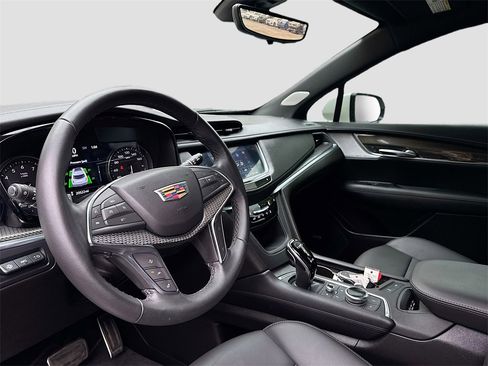 Used 2022 Cadillac XT5 Sportv w/ Technology Package image 9