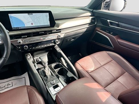 Used 2024 Kia Telluride EX w/ EX Captain's Chair Package image 24