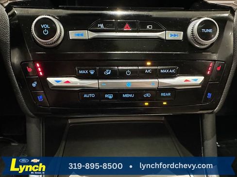 Used 2022 Ford Explorer Limited w/ Equipment Group 301A AWD/4WD image 15
