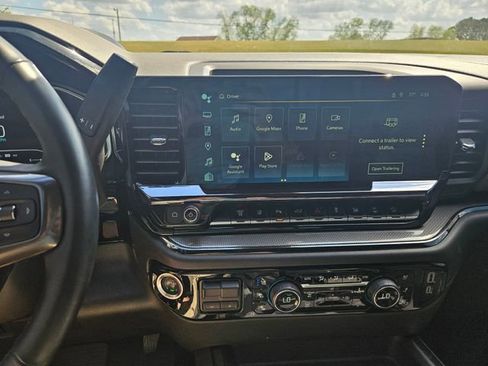 Used 2024 Chevrolet Silverado 2500 ZR2 w/ Technology Package image 17