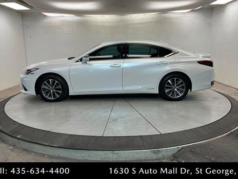 Used 2021 Lexus ES 300h w/ Accessory Package 2 image 2