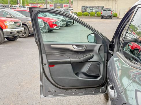 Used 2021 Ford Escape SE w/ Cold Weather Package AWD/4WD image 19