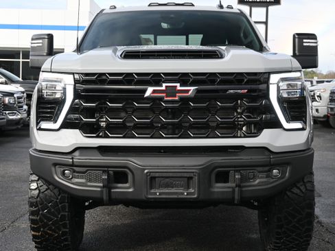 Used 2024 Chevrolet Silverado 2500 ZR2 w/ ZR2 Bison Edition image 7