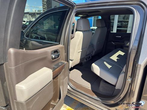 Used 2019 GMC Sierra 1500 SLT w/ Driver Alert Package I AWD/4WD image 9