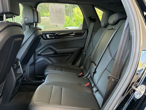 Used 2023 Porsche Cayenne AWD/4WD image 21