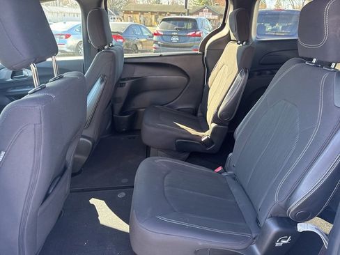 Used 2019 Chrysler Pacifica Touring Plus w/ S Appearance Package image 12