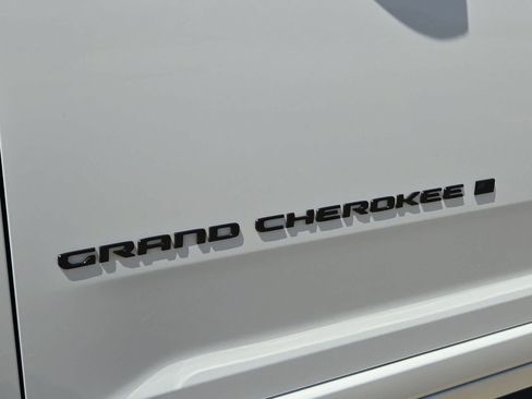 Used 2024 Jeep Grand Cherokee L Summit AWD/4WD image 11