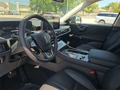 New 2026 Lincoln Aviator 2WD image 15