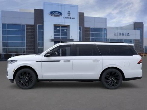 New 2026 Lincoln Navigator L Reserve AWD/4WD image 3