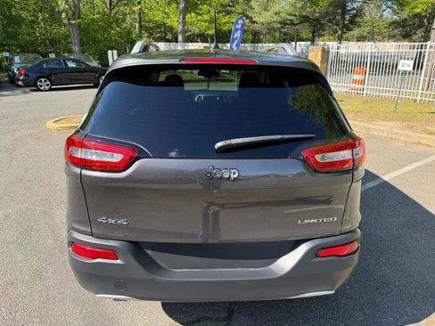 Used 2017 Jeep Cherokee Limited AWD/4WD image 6