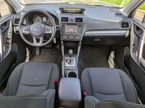 Used 2018 Subaru Forester 2.5i AWD/4WD image 17