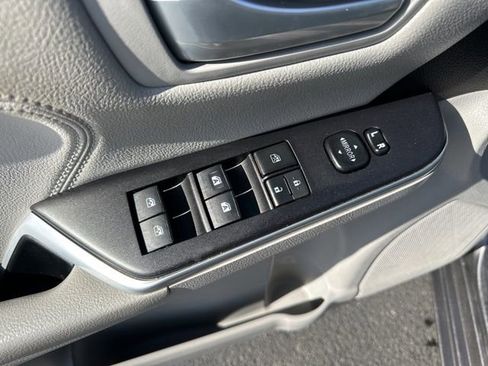 Used 2015 Toyota Camry XLE w/ Moonroof Package image 9