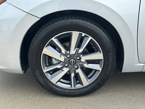 Used 2025 Nissan Versa SV FWD image 6