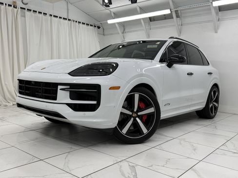 Certified 2025 Porsche Cayenne GTS image 7