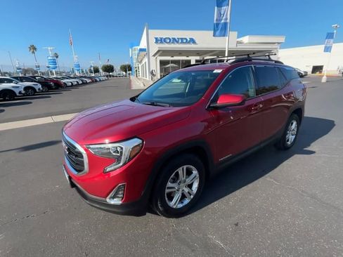 Used 2020 GMC Terrain SLE w/ Driver Convenience Package image 4