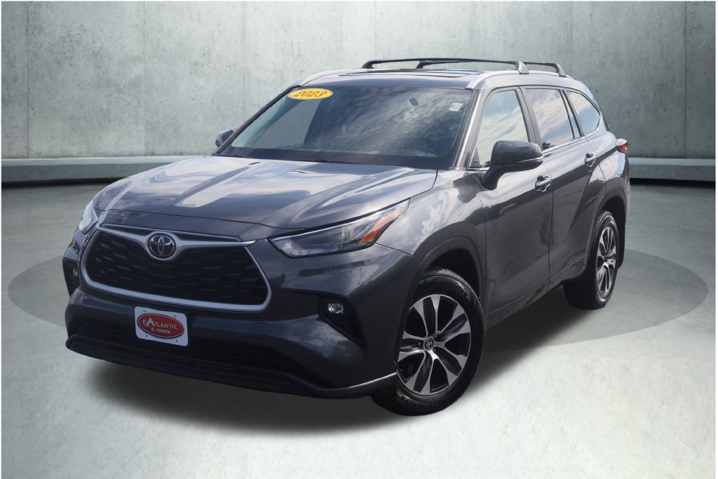 Used 2023 Toyota Highlander XLE AWD/4WD image 32